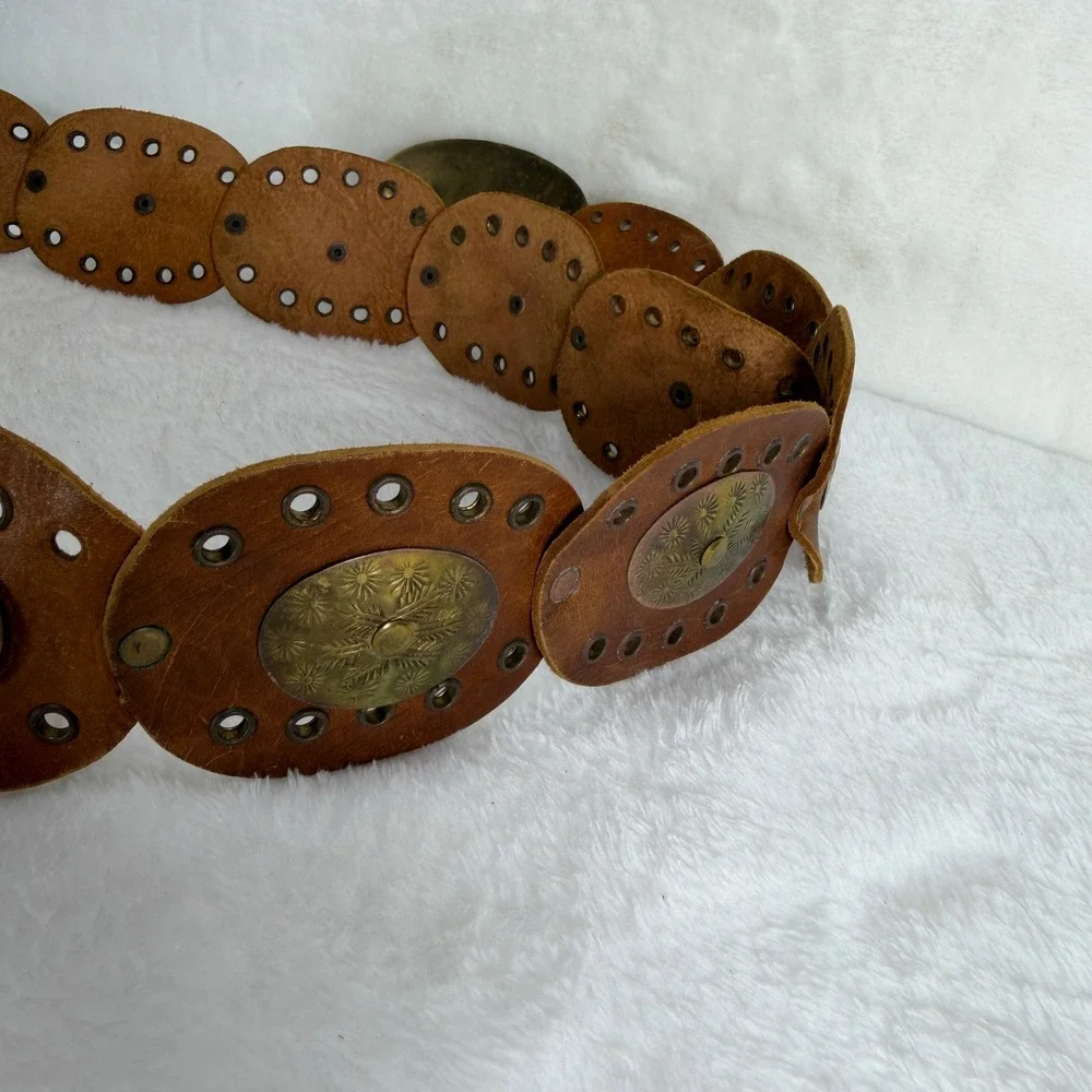 VTG Brown L‎ Leather Link Belt Brass Etched Medallion Oversized Buckle Boho